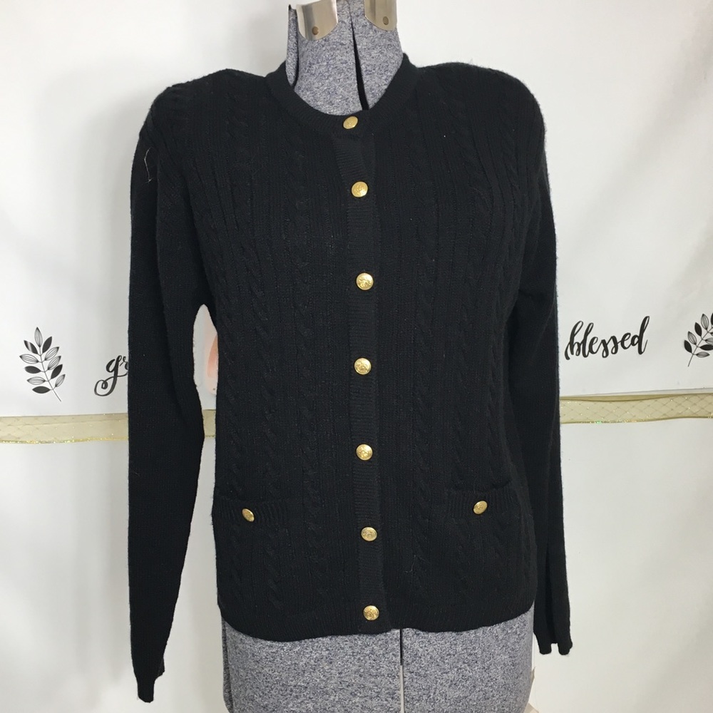 CHINAWEAR Black sweater /button closure